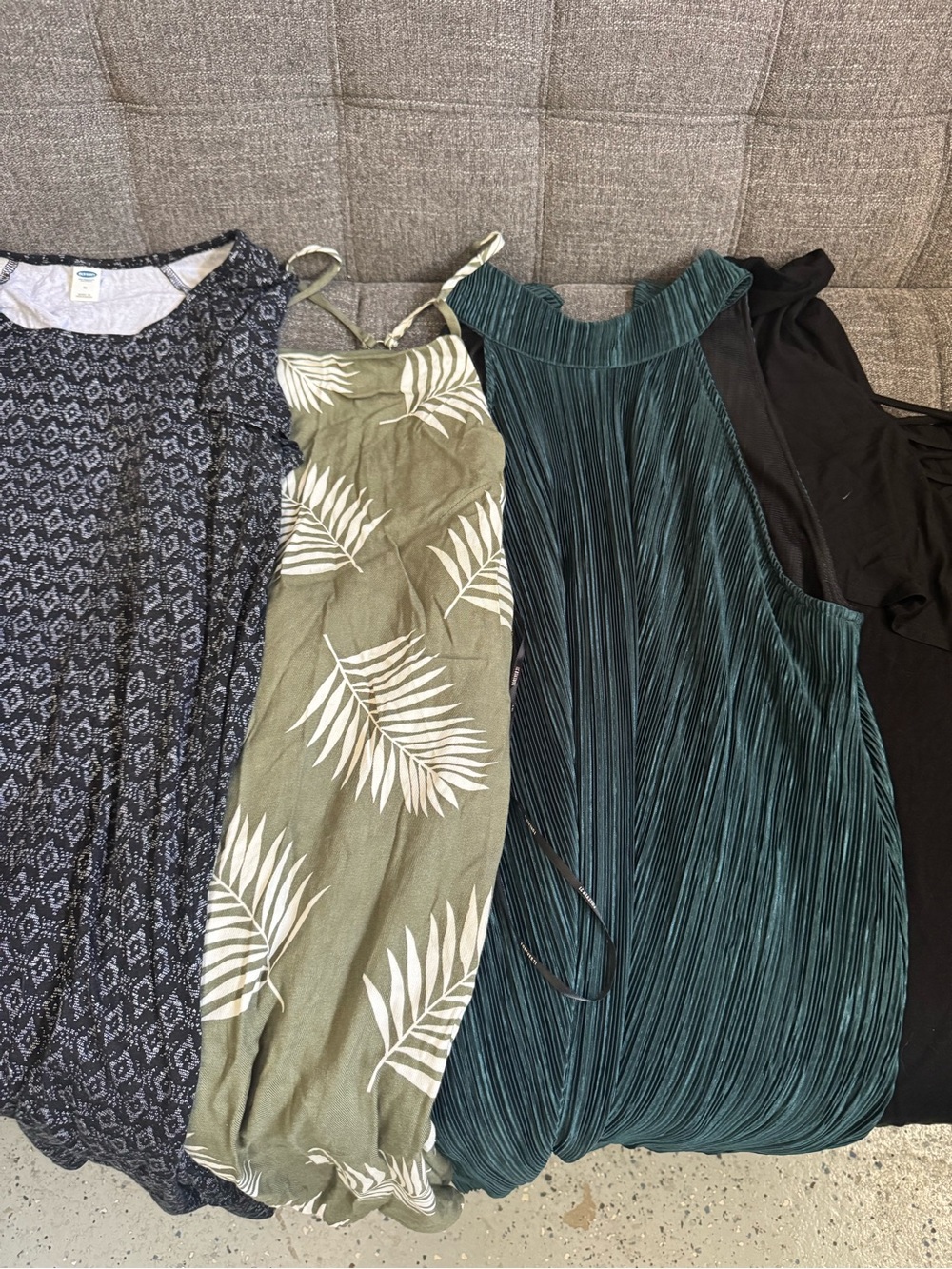 Bundle of 4 Women's Dress - Old Navy & Forever 21 - Size large
